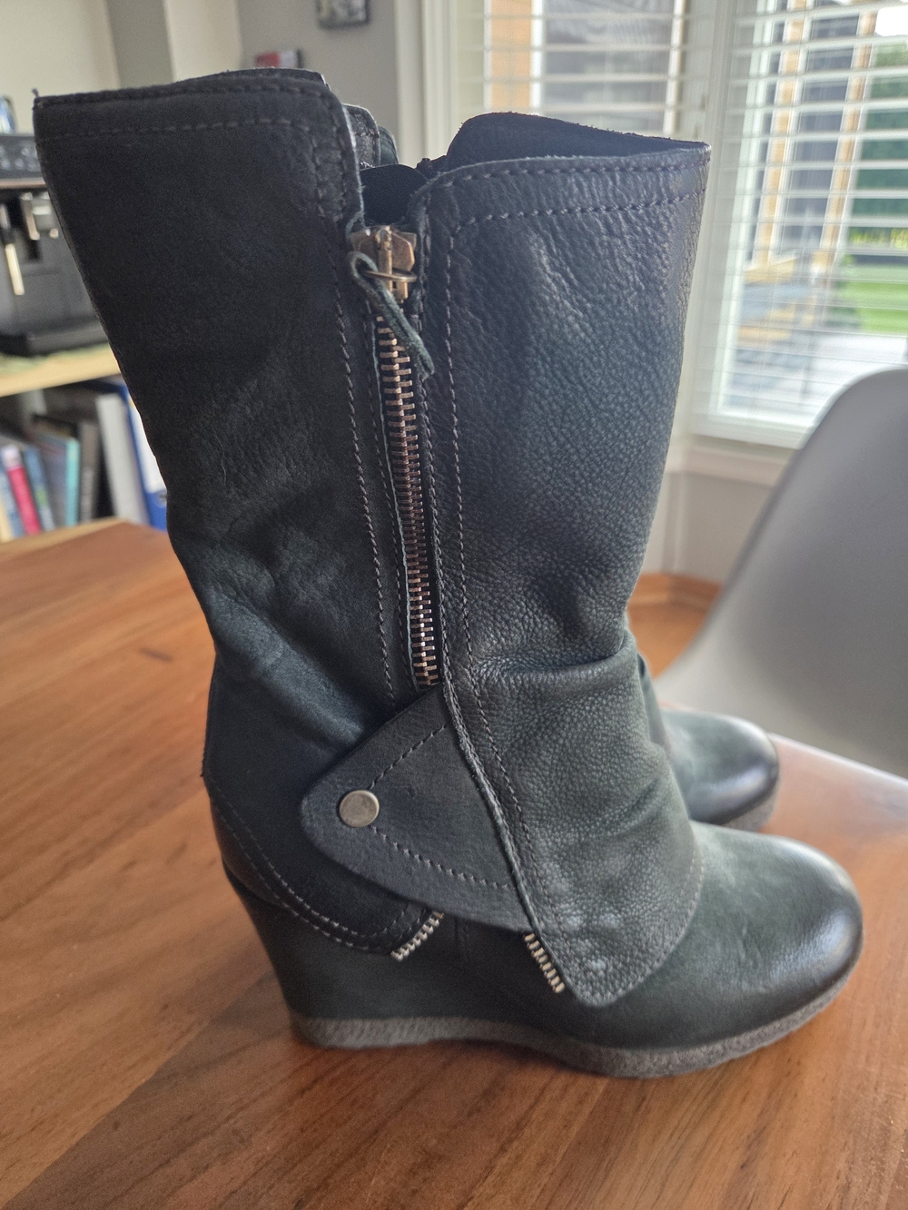 MJUS Women’s Black Wedge Zip Mid-Calf Boots - Dark Green